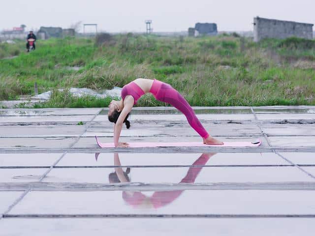 Yoga gegen Rückenschmerzen / Pixabay